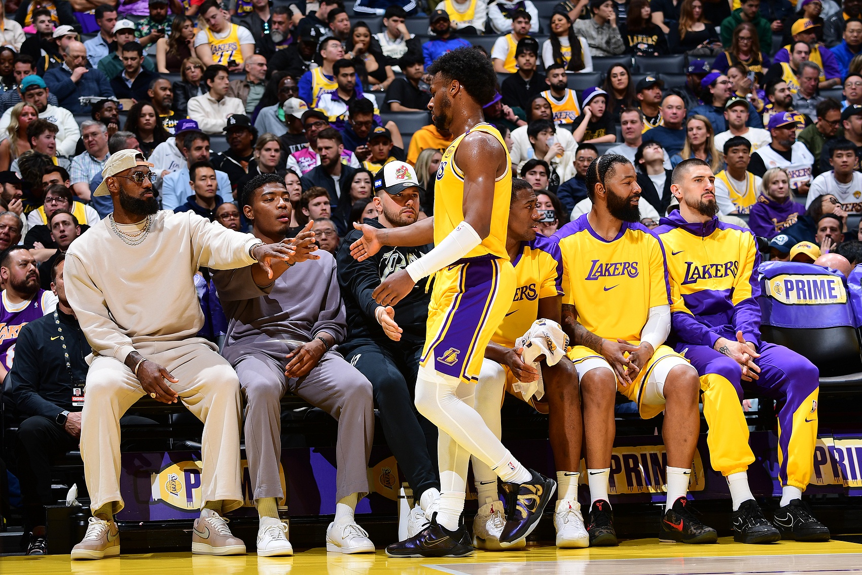 A-史密斯：我只批评了布朗尼一次 詹姆斯却说我一直针对布朗尼