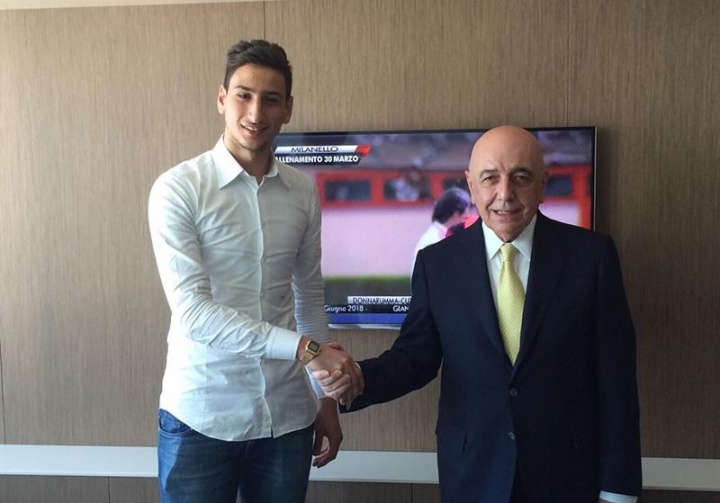 出道10年！2015年3月16岁多纳鲁马与米兰签订合同，10月意甲首秀