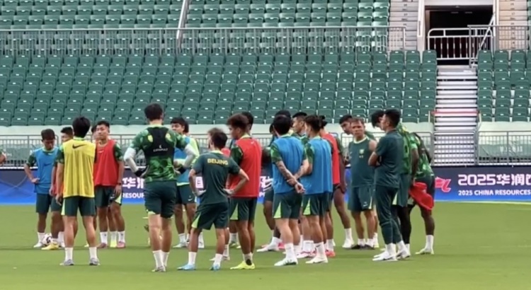 恩加德乌现身球场，吴少聪和达万缺席今日国安赛前训练