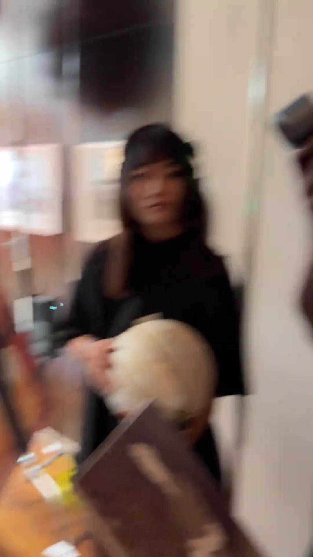 美式男孩！华子与好兄弟大秀中文说唱 还来了一段即兴舞蹈