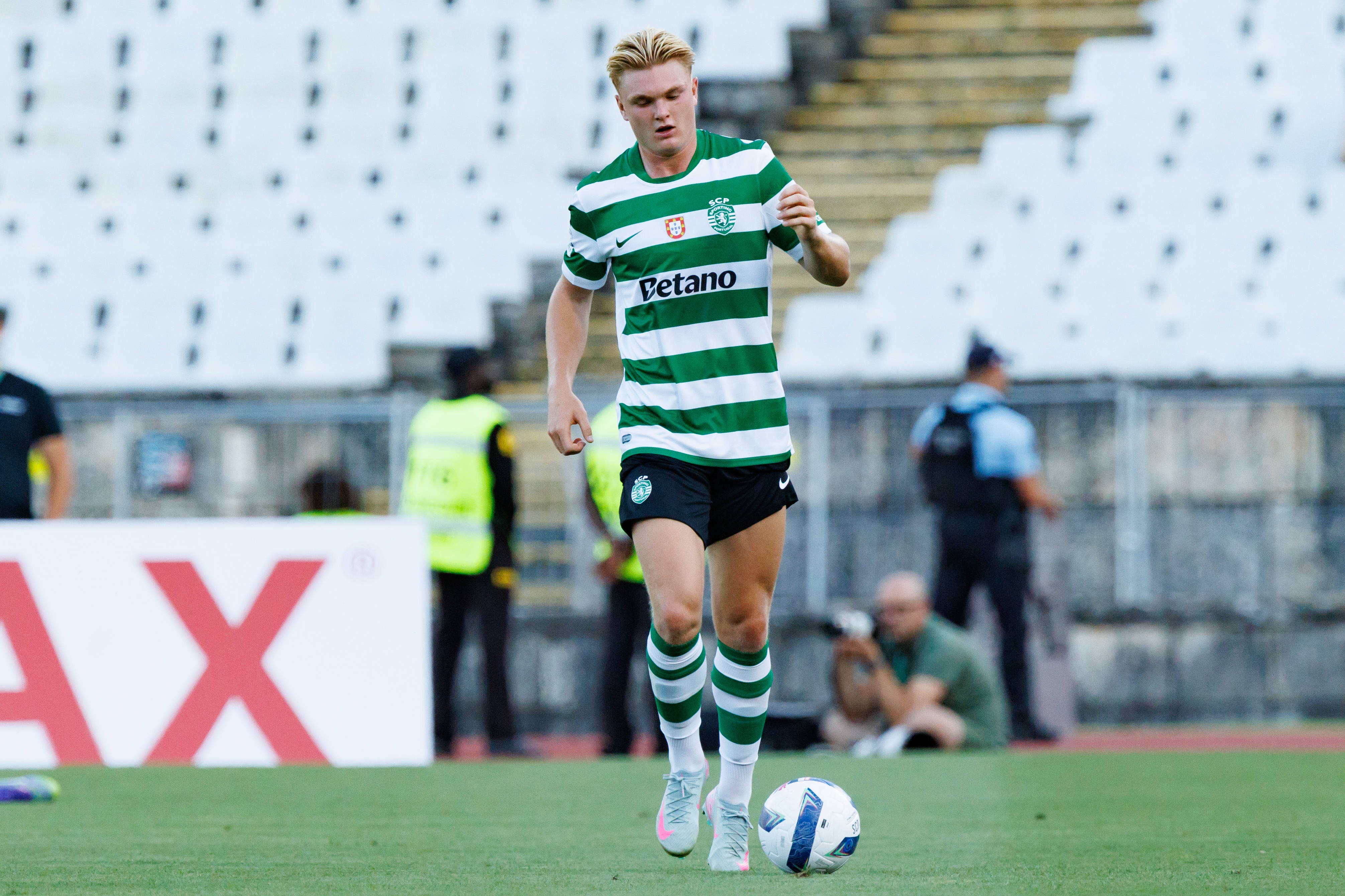 跟队：米兰结束与哈德尔代表4小时的谈判，尚未达成协议