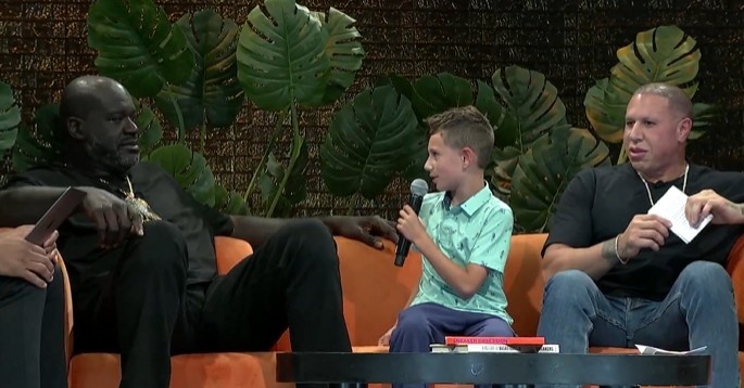 贴脸开大！生涯最喜欢的时刻？奥尼尔当着毕比的面回答：击败国王