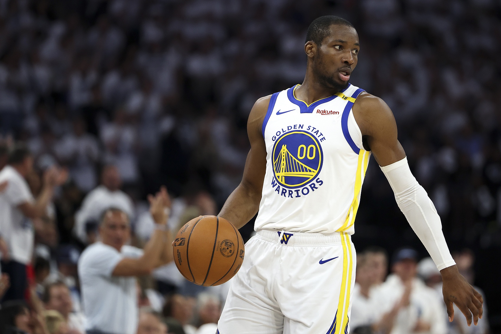 勇士认为报价很公平 既能给库明加钱又能放他离开 但后者不这么看