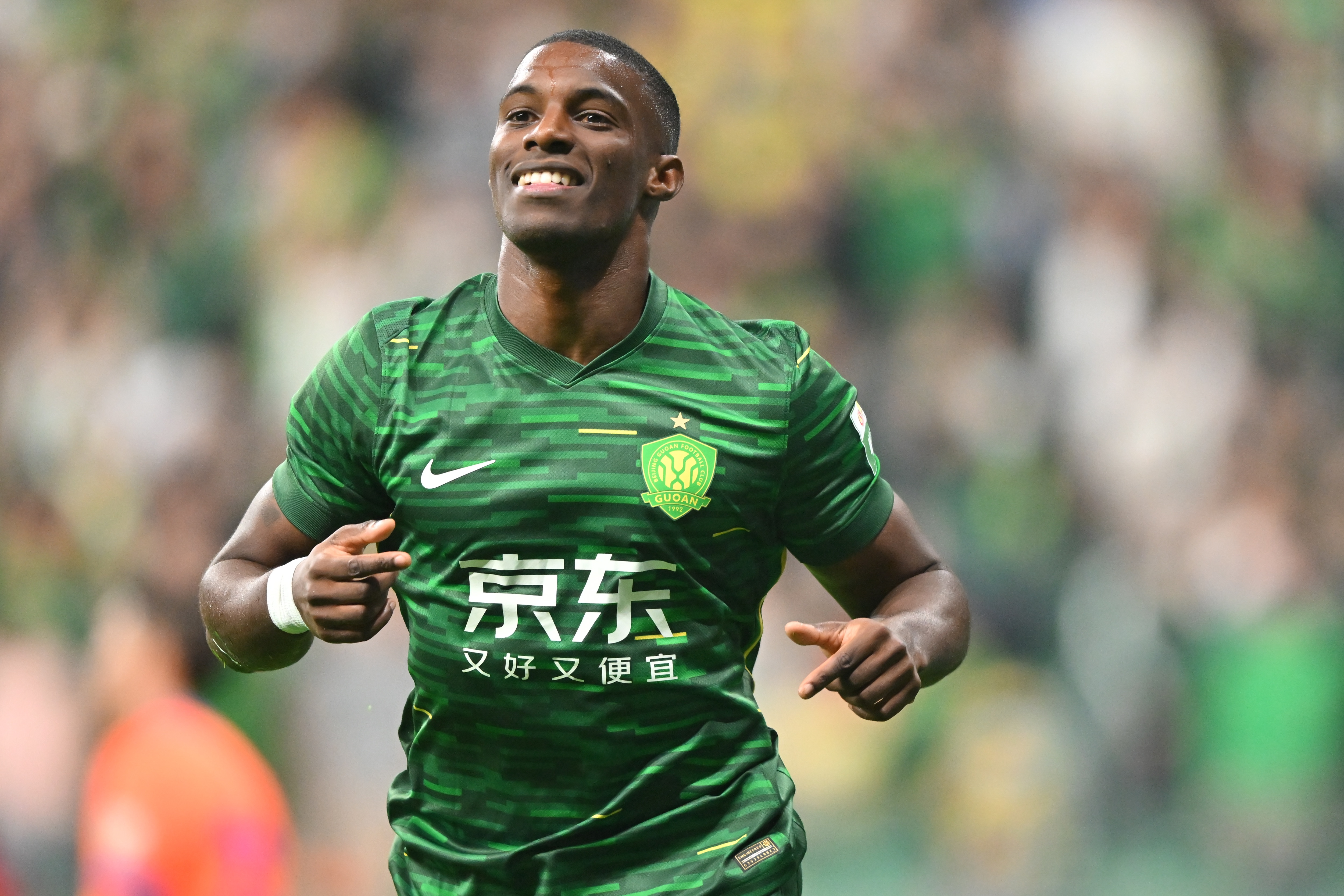 法比奥：倾其所有把能量都奉献给比赛，今天的零封要把掌声给侯森