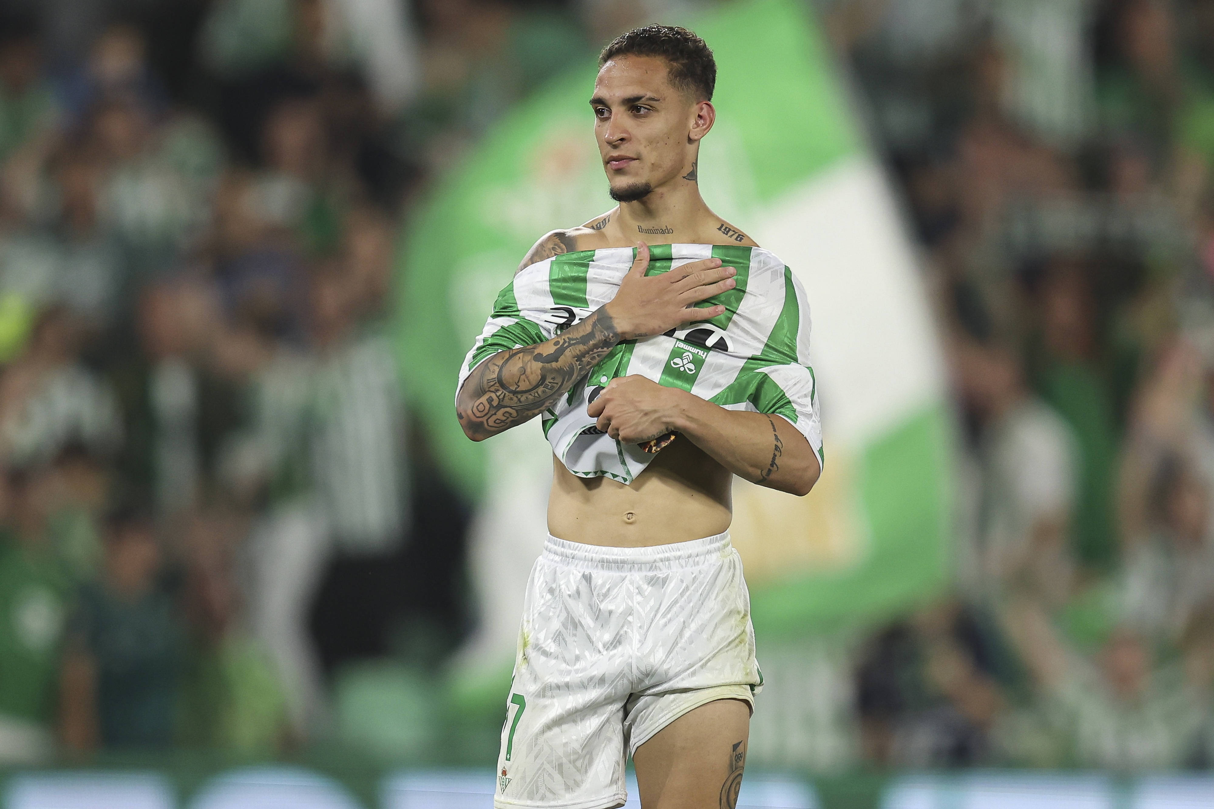 电讯报：曼联今日与贝蒂斯谈安东尼转会，双方正朝着达成协议努力