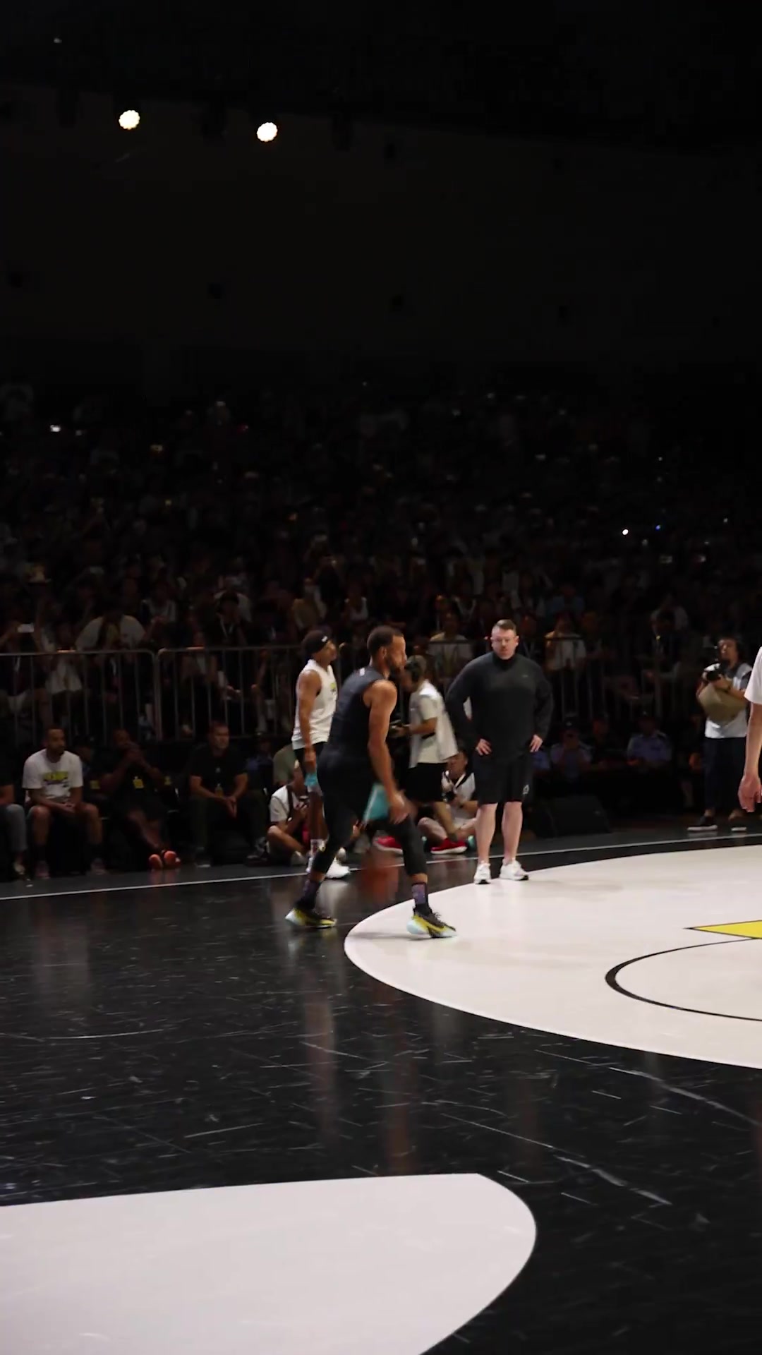 金州拉文上线！勇士官推晒库里中国行期间训练 超远+背扣信手拈来