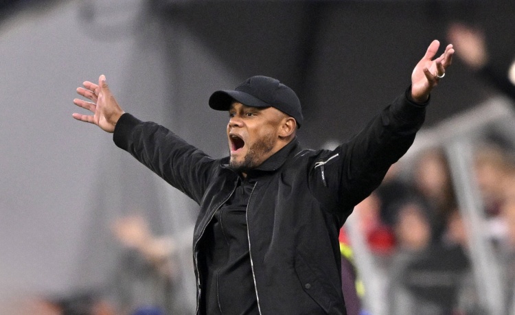 法尔克：孔帕尼赛季开始前激励球员，他表示每场比赛都是欧冠决赛