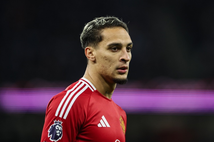 邮报列还有可能转会的球员：曼联5人切尔西3人，伊萨克、格伊在列