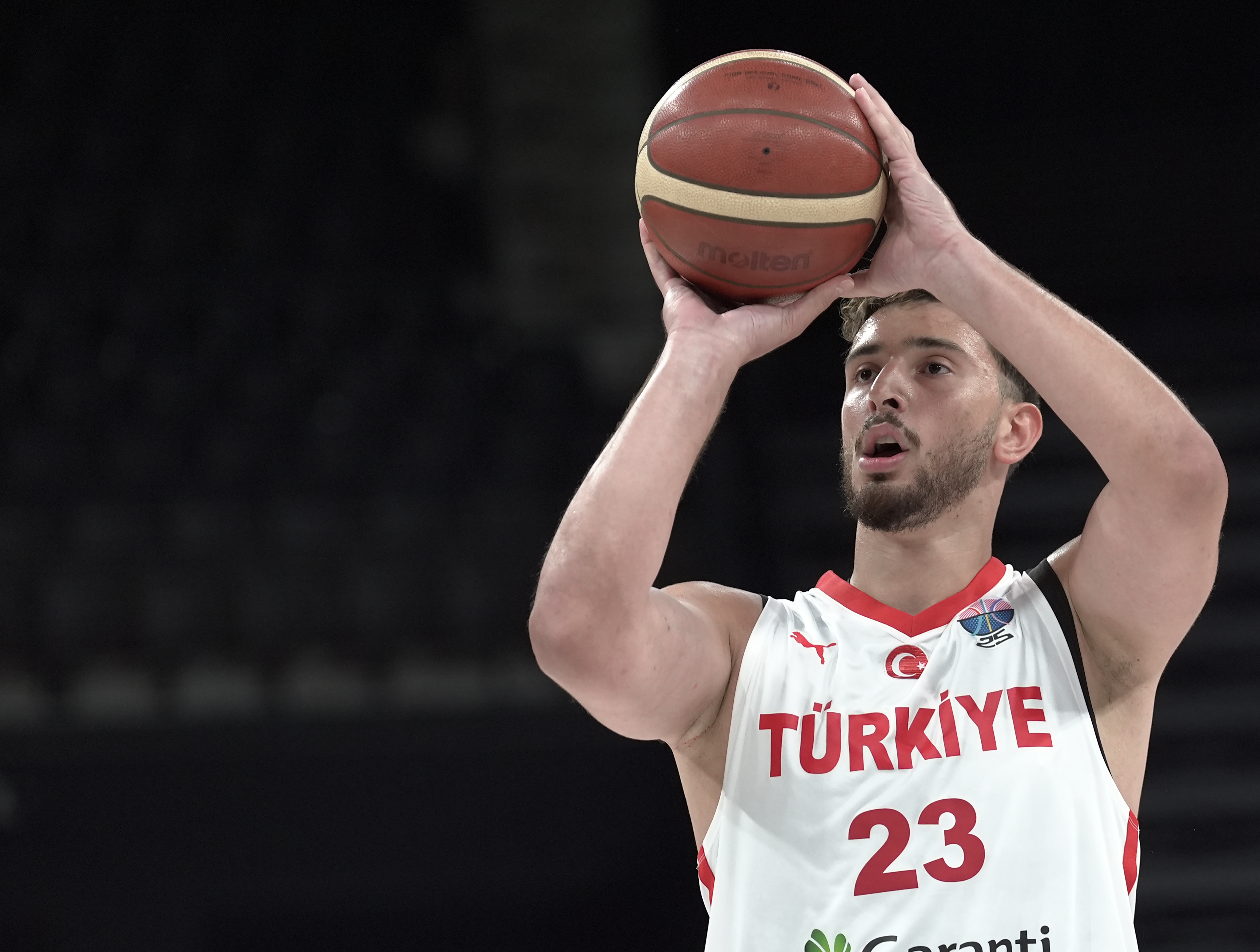 无所不能！申京28分钟9中8独得23分12板9助1断2帽 罚球10中7