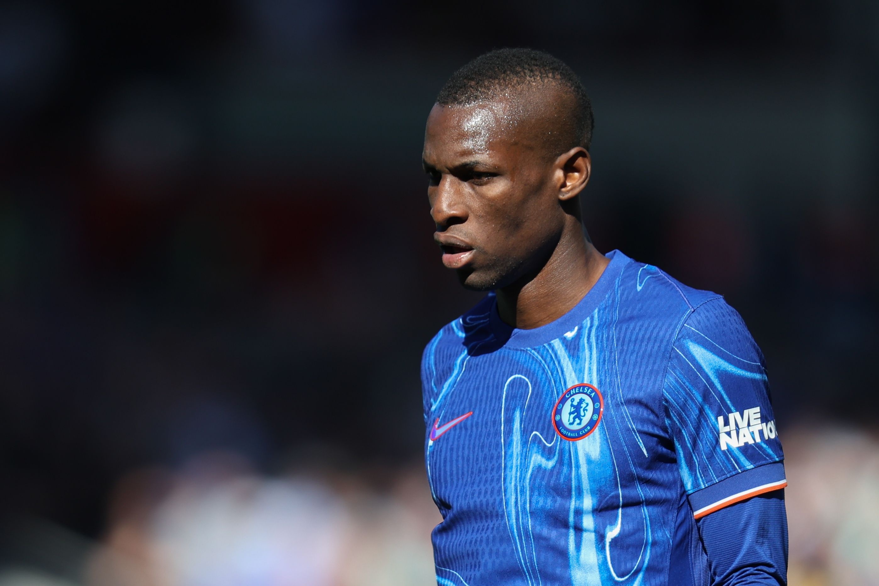 记者：拜仁将租借+选择买断签下杰克逊，租借费最高可达1500万欧