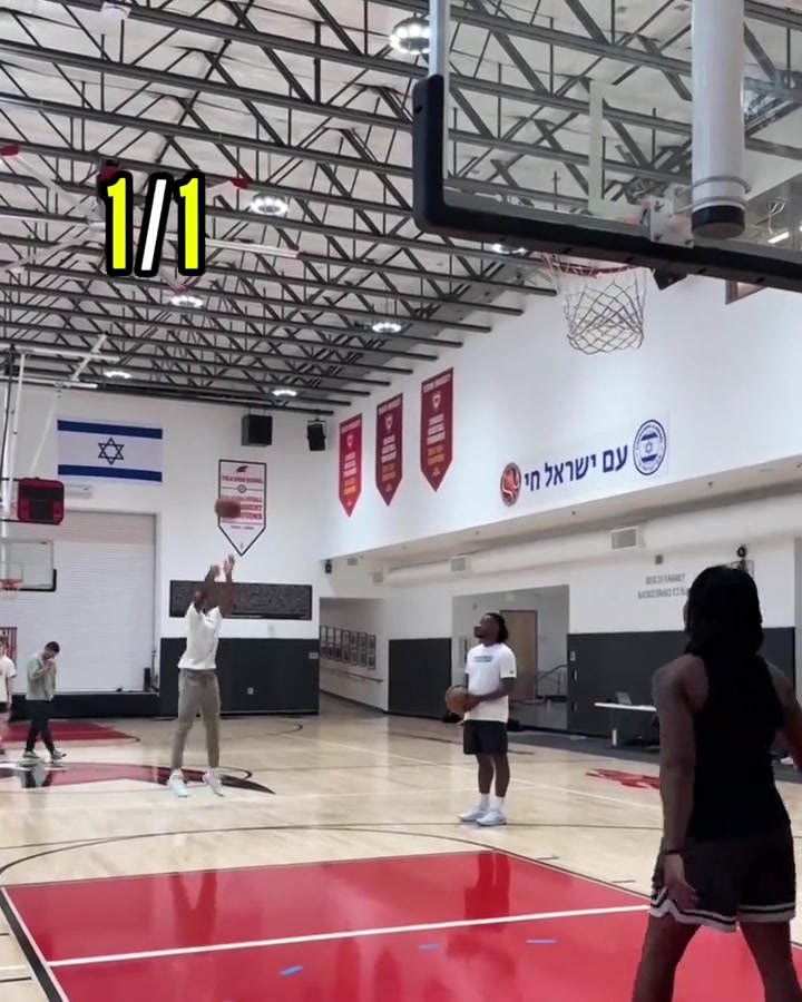 53投48中&命中率90.6%！美媒晒马克西训练远距离三分的视频