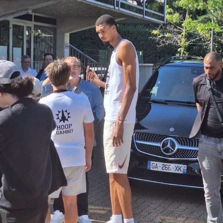 真给他练出来了🤯美媒晒文班增肌成功：联盟准备大结局了！