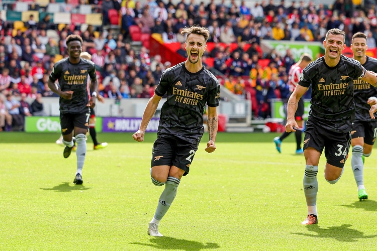 记者：法比奥-维埃拉正在接受汉堡方面安排的体检中