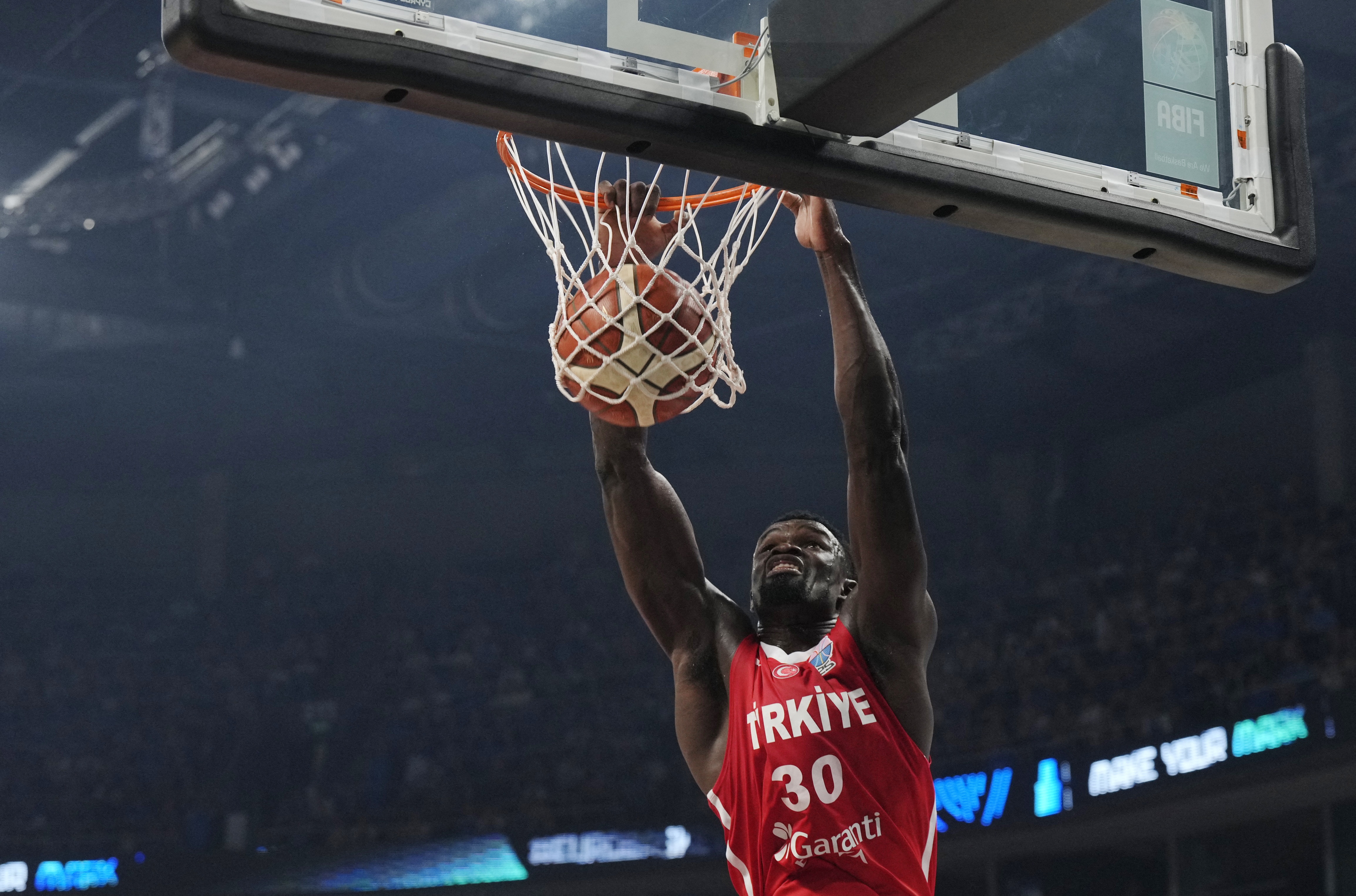 高效攻防！博纳17分钟7中6拿到12分4板2断2帽