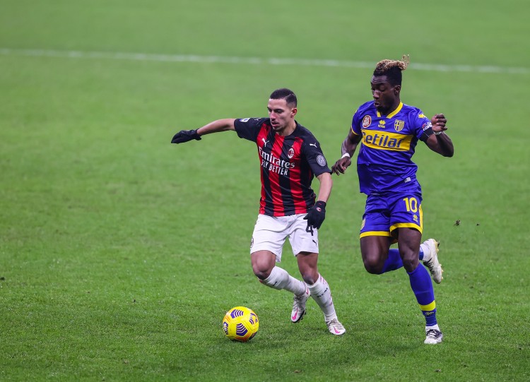 会被买断吗？记者：本纳塞尔的买断条款金额为1000万欧