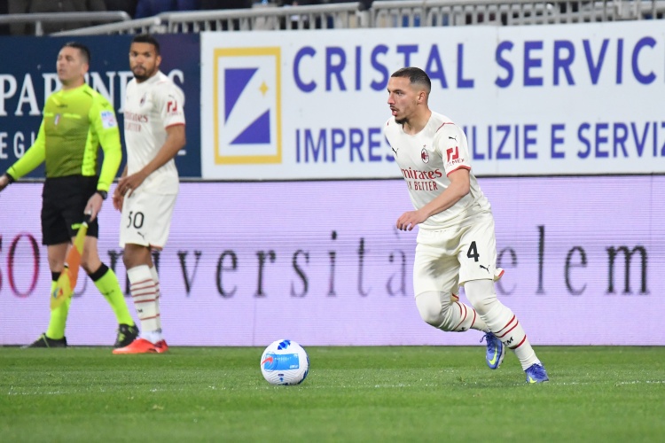 罗马诺：萨格勒布迪纳摩商谈签本纳塞尔，球员可能今天去克罗地亚