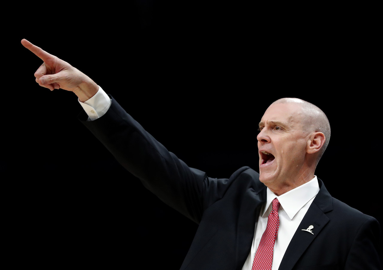 韦德：向卡莱尔致敬 11年他充分调动角色球员 而热火就只靠三巨头