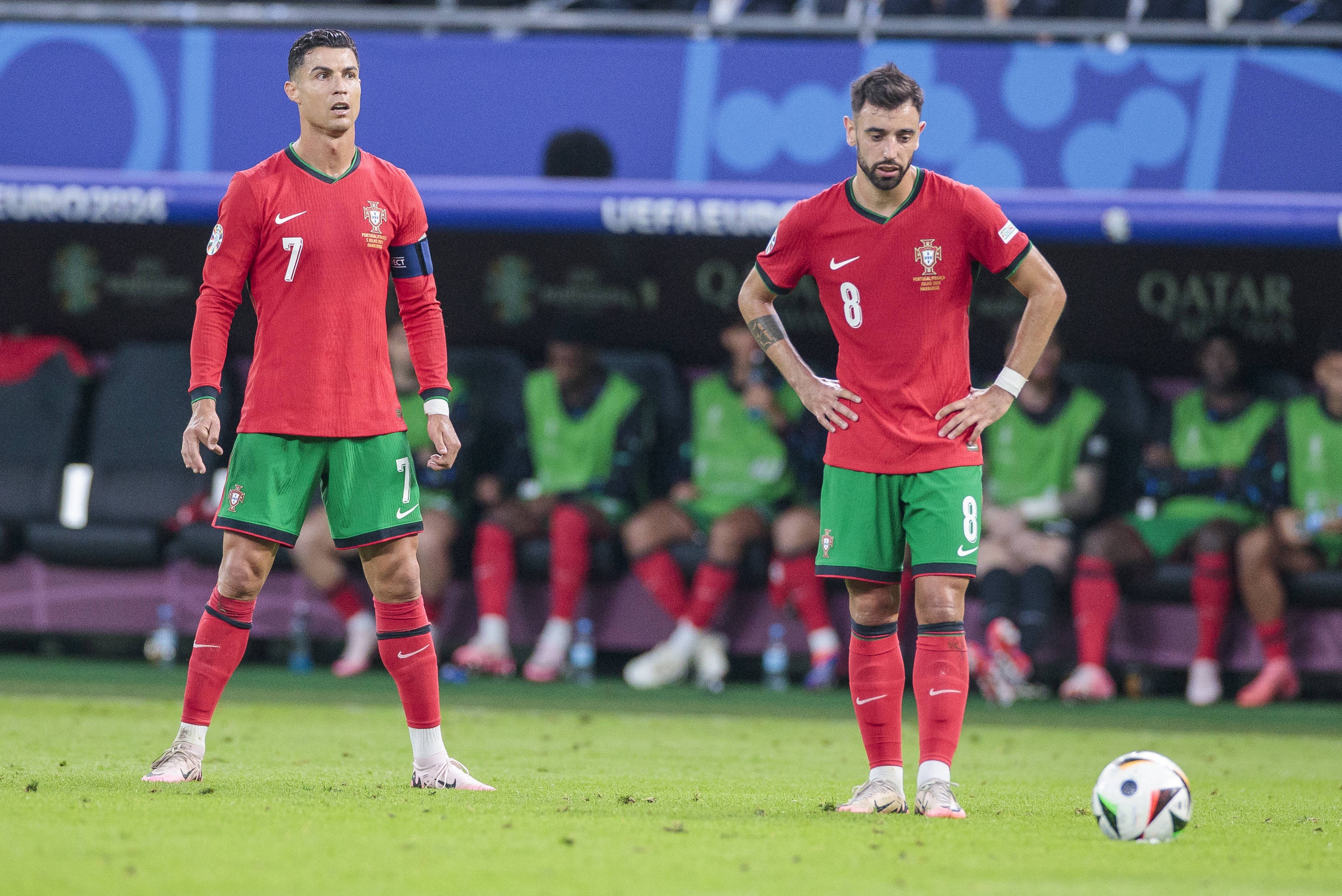 拒绝C罗邀请，英媒：C罗招募B费来胜利 B费说想在欧洲再踢至少1年