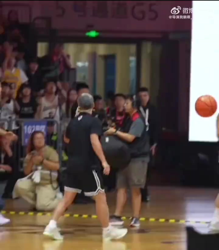 期待新赛季表现！崔永熙在商业活动中展示翻身后仰跳投