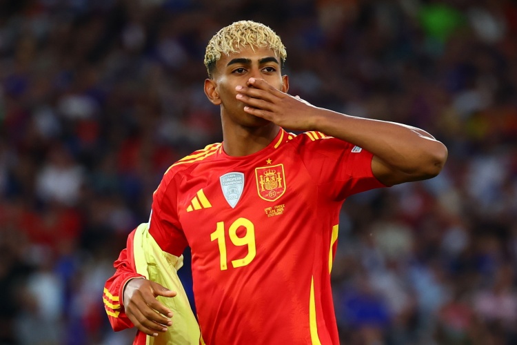 单场成功过人7+！18岁亚马尔是本届世界杯预选赛欧洲区首人