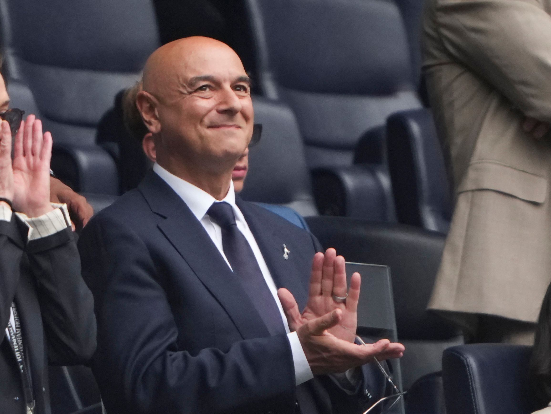 记者：列维下课后，可能有来自沙特等中东重大外部投资进入热刺