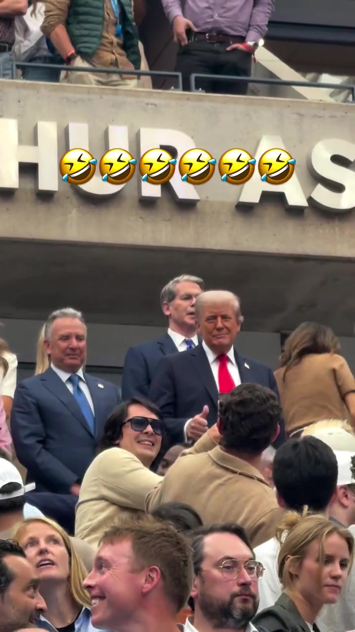 看美网~特朗普给库兹马竖大拇指 后者：🤣🤣🤣🤣🤣🤣