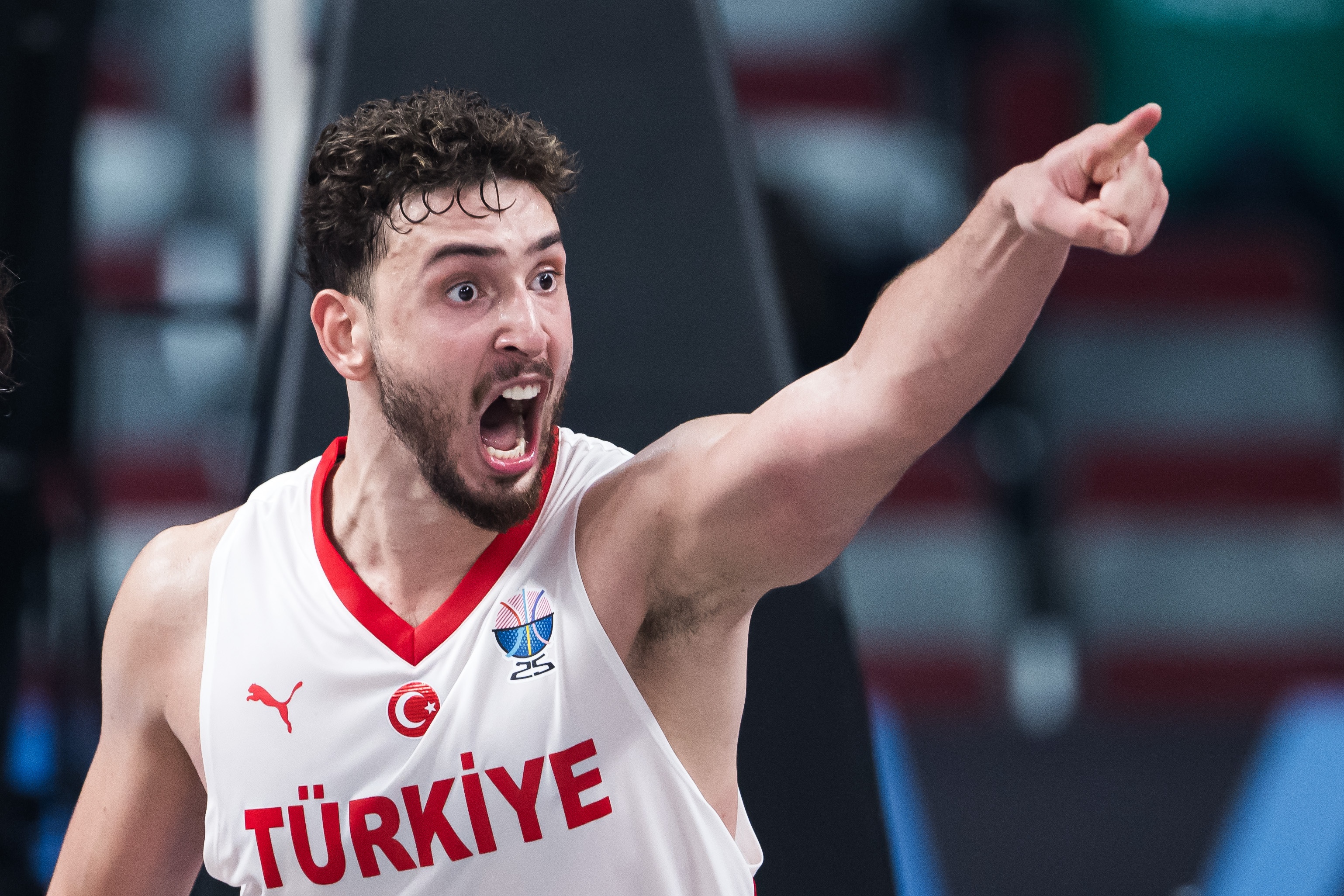 科克马兹：恩比德曾是我合作过的最强中锋 但现在改换申京了！