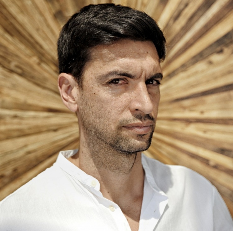 帕斯托雷：现在球员十八九岁就年薪千万，能保持对足球的热爱吗？