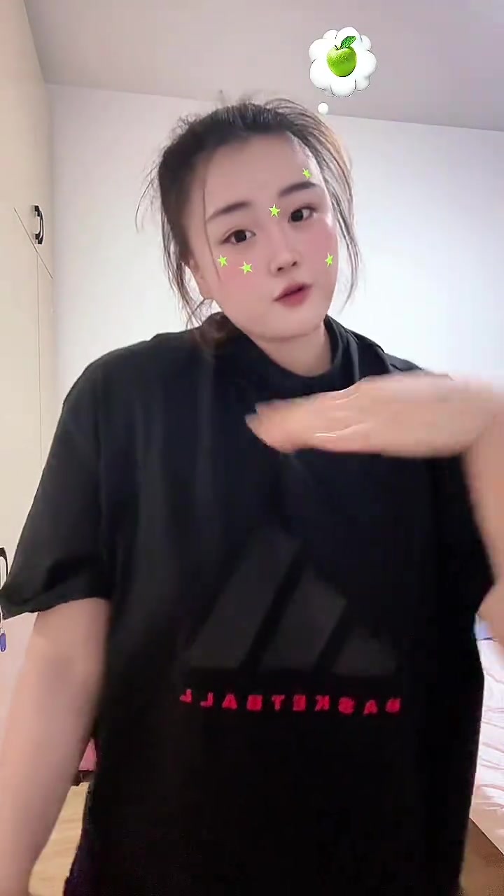 有趣的灵魂！刘禹彤晒搞怪视频 此前报道加盟上海女篮