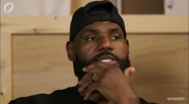 詹姆斯+三角进攻=GOAT？詹姆斯此前分析：三角进攻不适合现代篮球