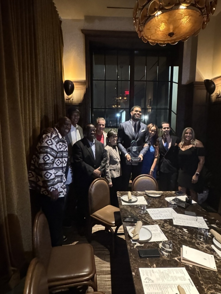 唐斯入选肯塔基名人堂！恩师卡利帕里祝贺并共进晚餐