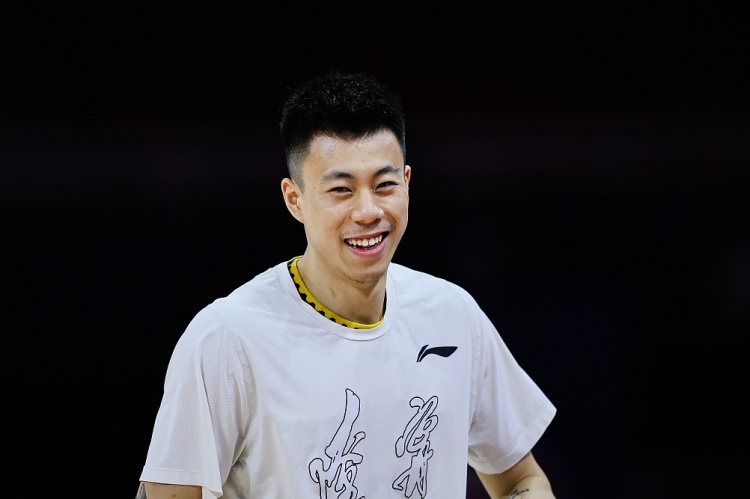 上海男篮热身赛逆转横滨 张镇麟首秀12分5板6助&怀特塞德13分7板