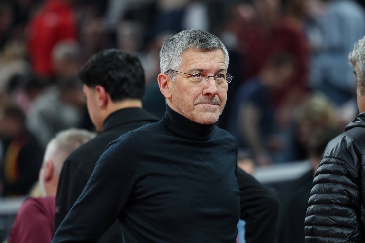 海纳谈埃贝尔：拜仁的决定由俱乐部共同做出，所有人都承担责任