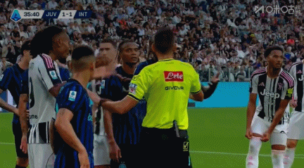 裁判警告！尤文罚角球，图拉姆兄弟各为其主互相拉扯