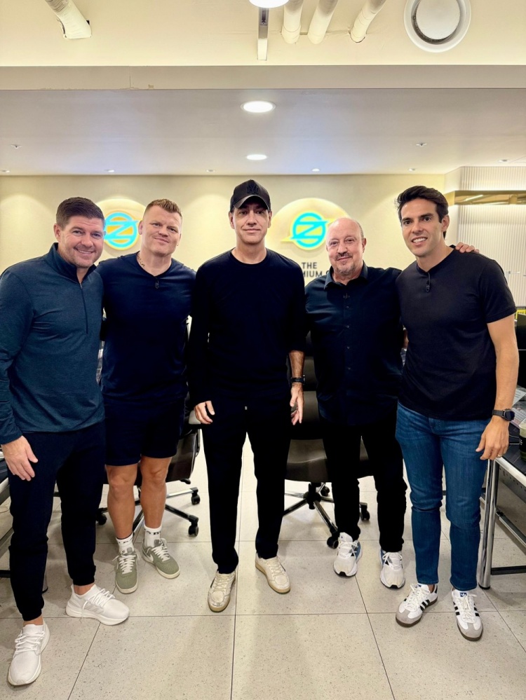 05年欧冠决赛回忆杀！内斯塔社媒晒合影，卡卡杰拉德等人在列