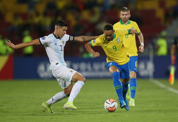 波尔图官方：阿根廷后卫内胡恩-佩雷斯跟腱完全断裂，已接受手术