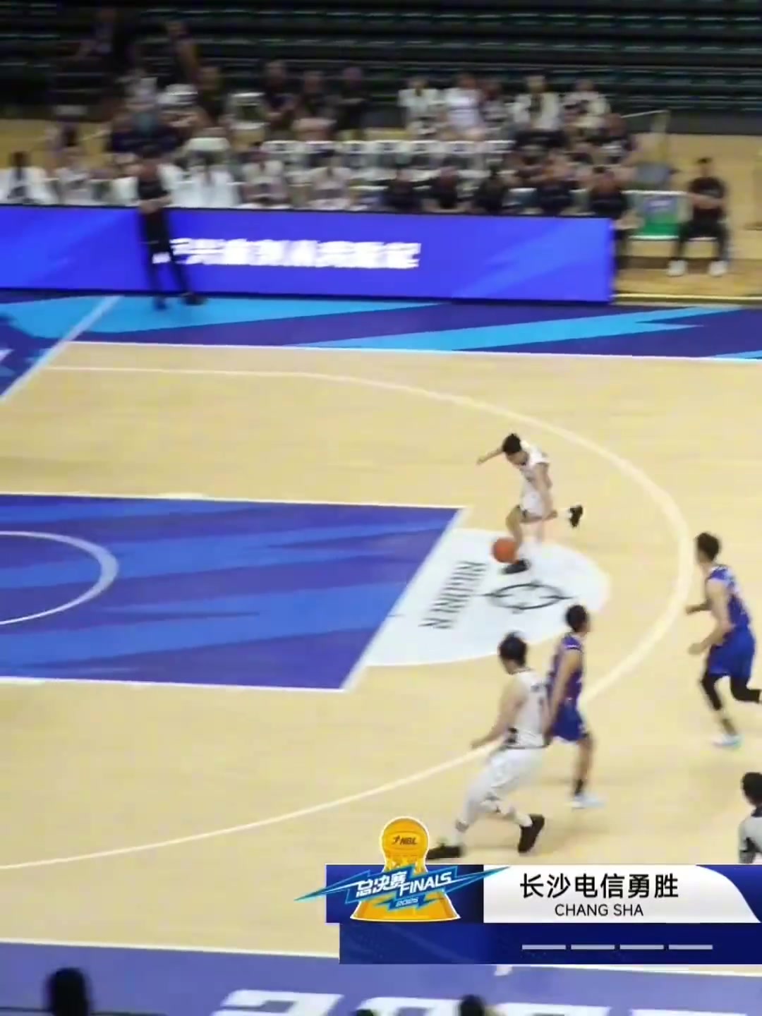 状态火热！香港金牛孙晨然全场拿下15分4篮板！外线3中3！