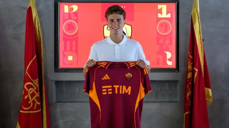 官方：罗马与18岁青训中场迪农齐奥续约至2027年，含续约1年条款
