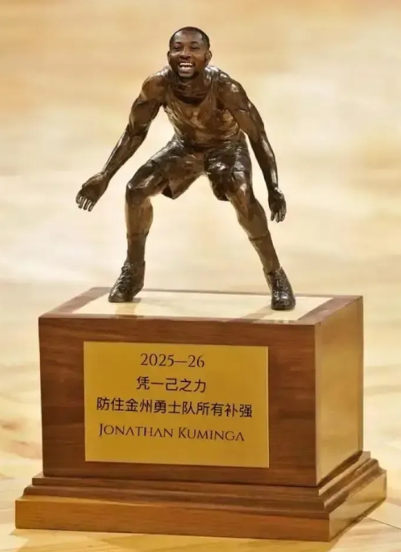 一人防一队！防的还是母队！2025-26赛季DPOY——库明加！