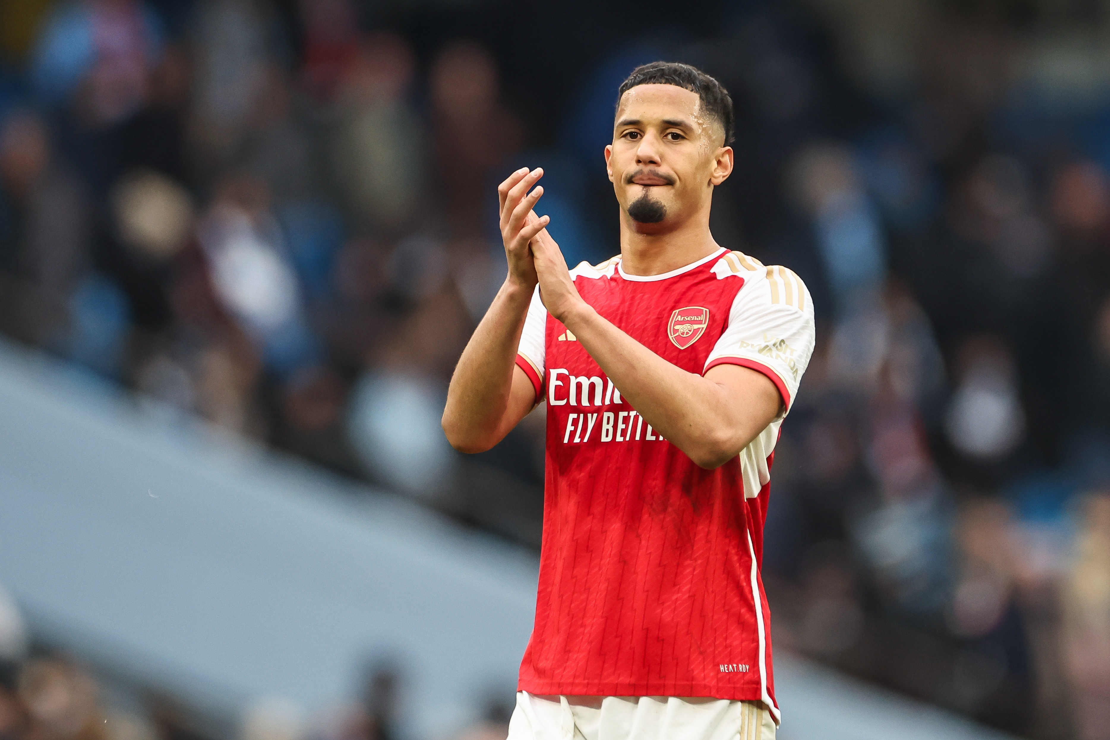 罗马诺：阿森纳提升对萨利巴的续约报价，皇马正密切关注球员处境