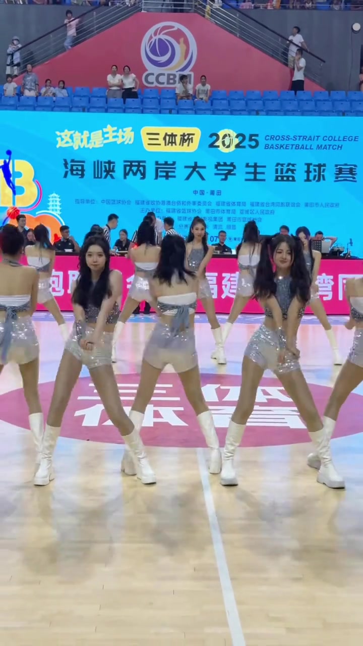 福建男篮主场啦啦队晒舞蹈视频：真是方向失了南北 美得有点东西