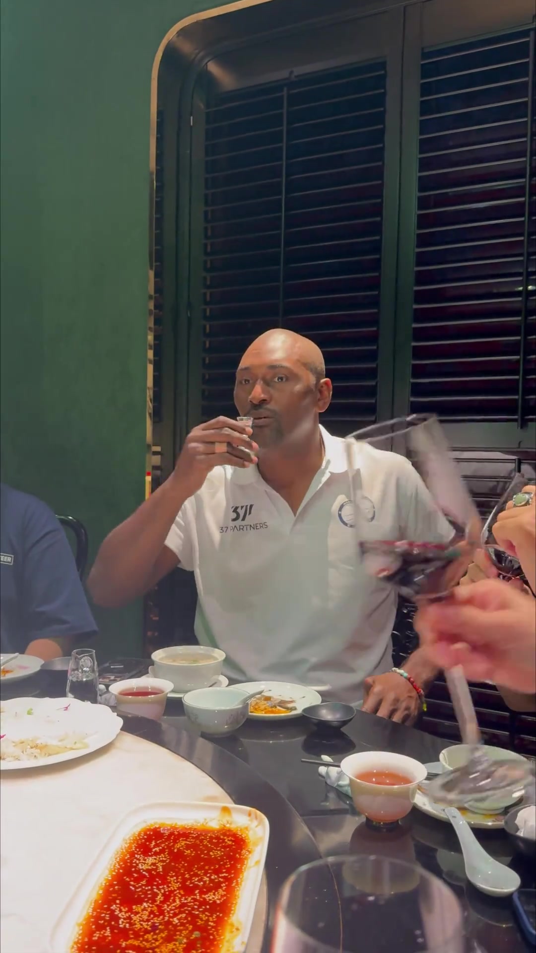 阿泰敬酒：第一杯敬步行者 第二杯敬哈登 第三杯敬自己