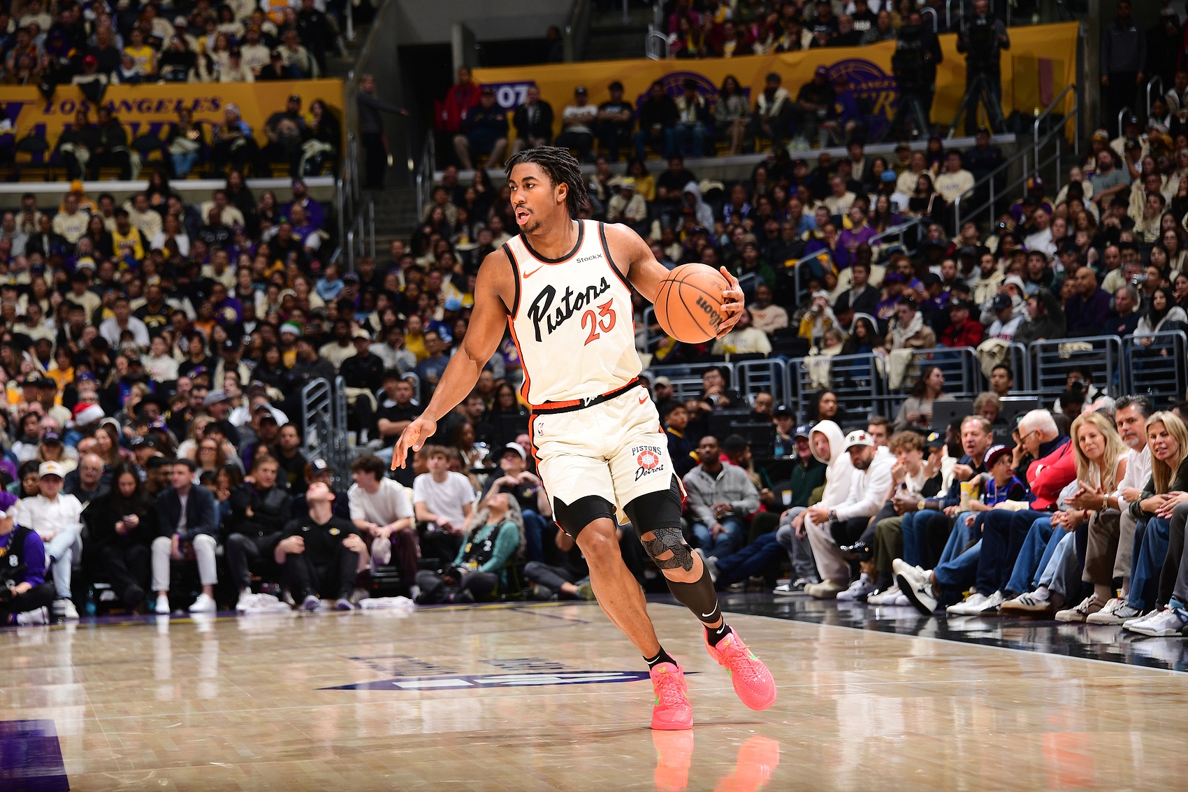 美记：活塞对艾维有信心 但消息人士表示他的情况很微妙