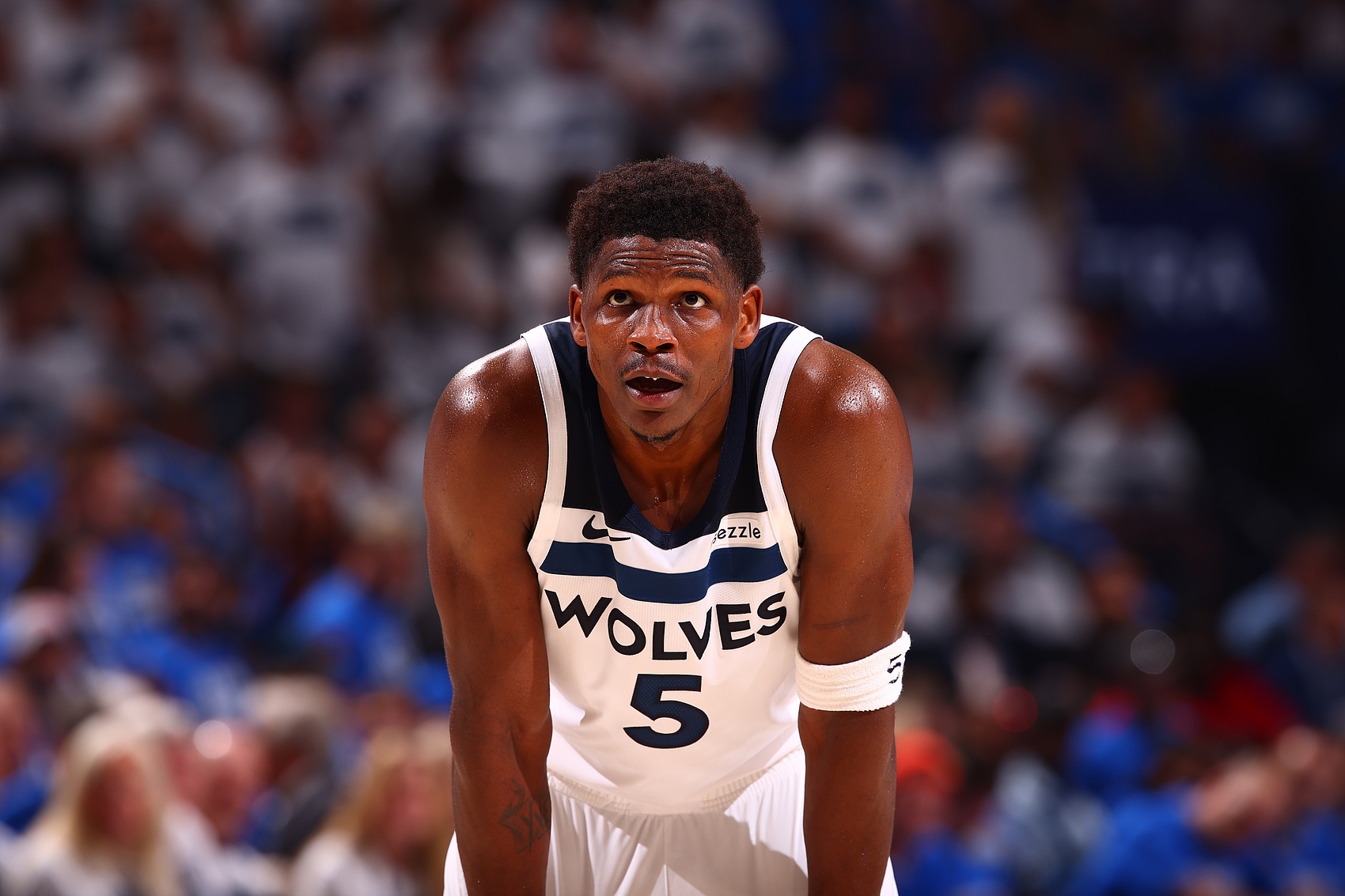 大加索尔：爱德华兹跟我说他很仰慕科比 他还需要去做得更多