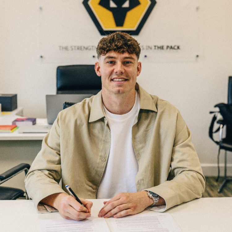 官方：狼队与前锋拉尔森续约五年，并附带1年的续约选项