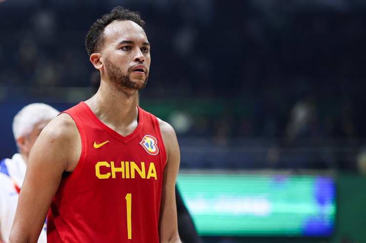 真挚的祝福！祝男篮首位归化球员李凯尔32岁生日快乐！🎂