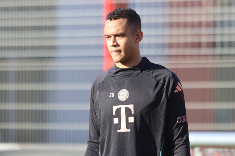 图片报：拜仁外租纽伦堡的小将布赫曼脚底受伤，将伤缺数周