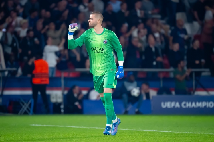 替代多纳鲁马！巴黎新门舍瓦利耶：很享受在这里踢球，队友非常强