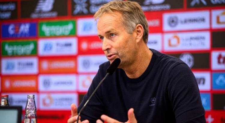 药厂主帅谈被绝平：1球领先时必须把防守做得更好