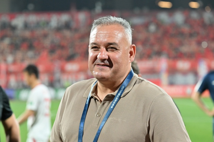 冲超形势严峻！直播吧：萨尔瓦多离开中甲重庆铜梁龙帅位基成定局